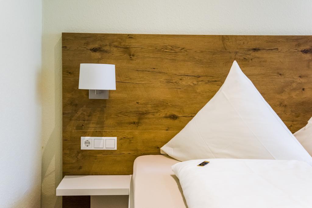 Hotel บาดเดือร์คไฮม์ ภายนอก รูปภาพ